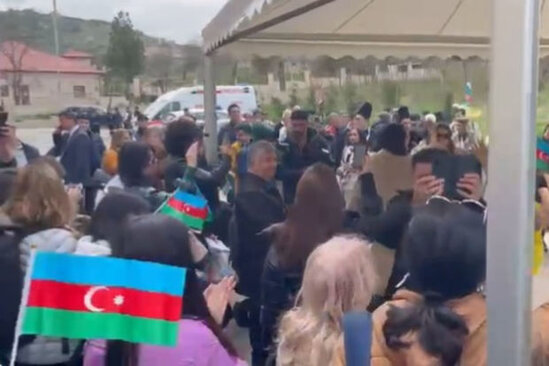 Zəfər Qurultayının ilk iştirakçıları Şuşaya çatıblar - VİDEO