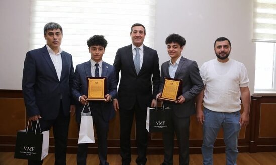 Deputat Mahir Abbaszadə Avropa çempionatının mükafatçıları ilə görüşüb