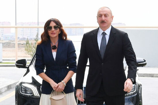 Prezident İlham Əliyev və Mehriban Əliyeva Bakıda yeni yaşayış kompleksinin açılışında iştirak ediblər