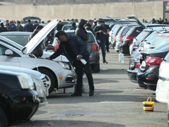 Maşın bazarında durğunluq yaşanır - qiymətlər isə "əl yandırır" - VİDEO