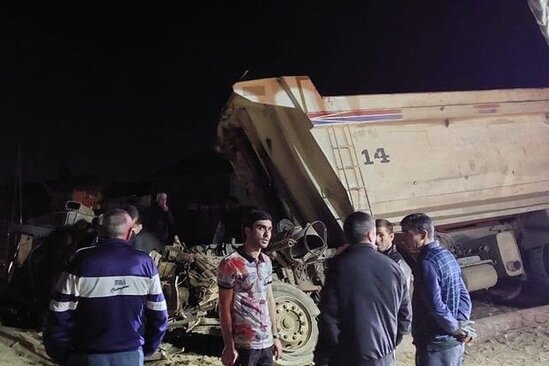 Azərbaycanda dəhşətli QƏZA: Yük maşınları toqquşdu, ölənlər var - TƏFƏRRÜAT - YENİLƏNİB + FOTO