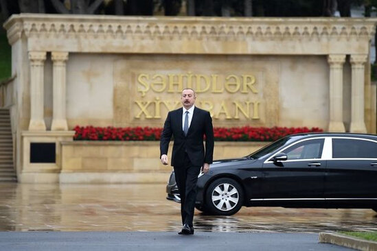 Prezident faşizm üzərində Qələbə uğrunda həlak olan Azərbaycan övladlarının xatirəsini ehtiramla anıb