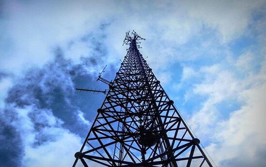 Mobil rabitə operatorun qülləsinə çıxıb intihar etmək istədi