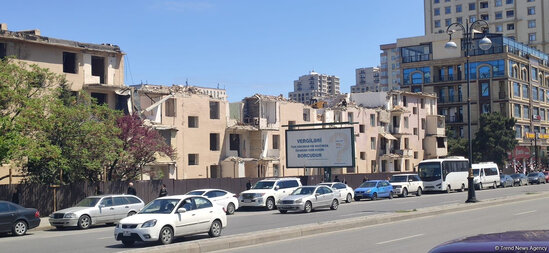 Bakının bu rayonunda binalar sökülür - FOTO