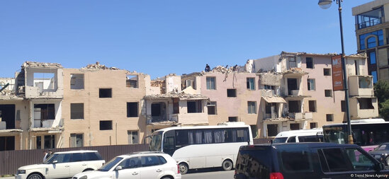 Bakının bu rayonunda binalar sökülür - FOTO