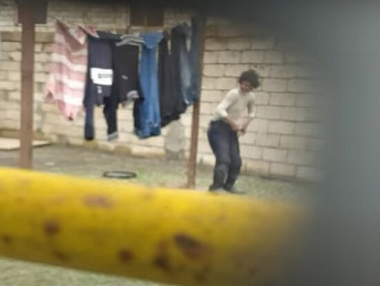 Ata 19 yaşlı qızını dirəyə belə bağlayıbmış - ŞOK TƏFƏRRÜATLAR - VİDEO