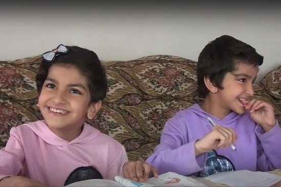 Anadangəlmə iflic olan 9 yaşlı qızın pensiyası kəsilib - VİDEO