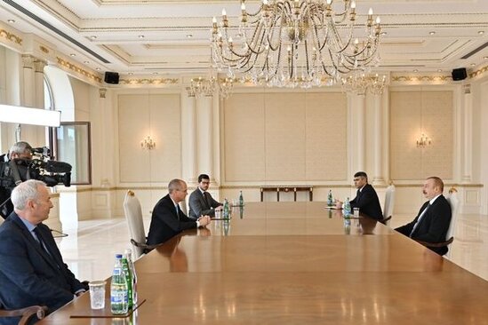 Azərbaycan Prezidenti israilli naziri qəbul edib