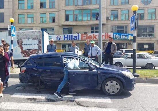 Bakıda AĞIR QƏZA: Altı avtomobil bir-birinə çırpıldı - FOTO