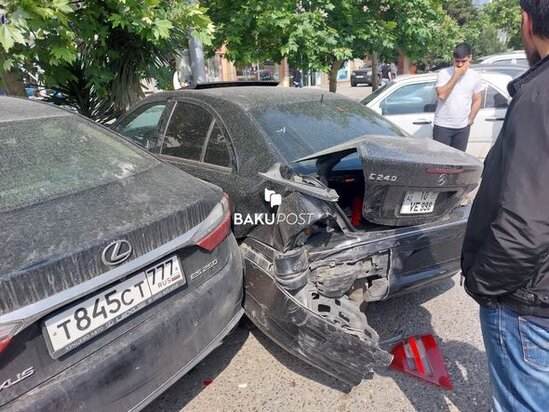 Bakıda AĞIR QƏZA: Altı avtomobil bir-birinə çırpıldı - FOTO