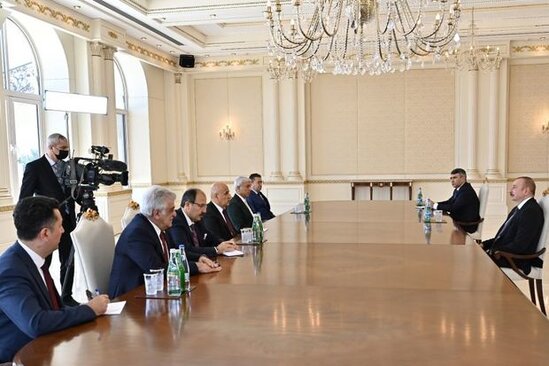İlham Əliyev türkiyəli naziri qəbul etdi