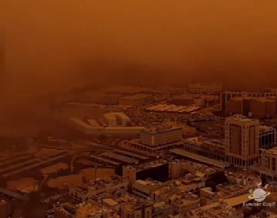 Küveytdə DƏHŞƏT: Qum fırtınası tüğyan etdi - VİDEO
