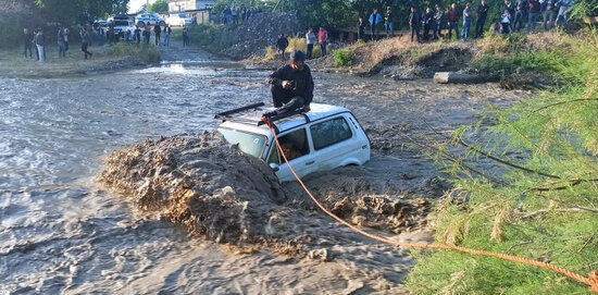Xaçmazda çaya sel gəldi: Bir nəfər köməksiz qaldı - FOTO/VİDEO