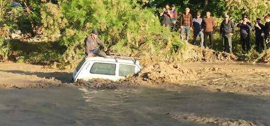 Xaçmazda çaya sel gəldi: Bir nəfər köməksiz qaldı - FOTO/VİDEO
