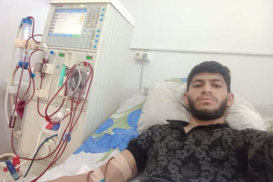 Böyrək çatışmazlığından əziyyət çəkən Vüqarın anası: "Oğlum artıq yaşamaq istəmir" - FOTO