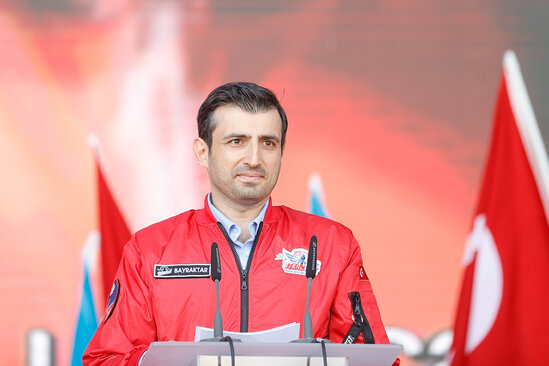 O yenilməz dinozavrlar bir anda yıxılar - Bayraqdar