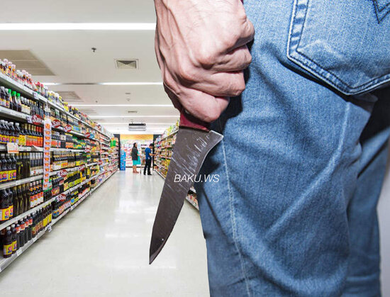 Lökbatanda insident: Marketə içkili girdi, satışdakı bıçaqla..