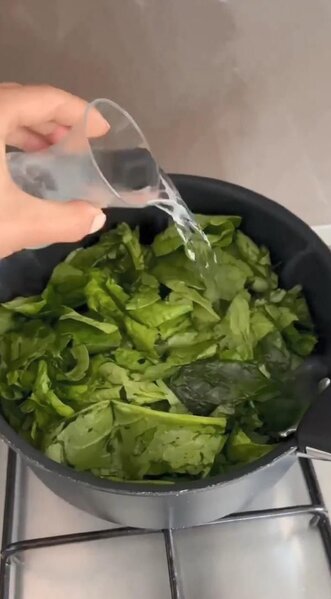 Türk paxlavası alarkən diqqətli olun! - Görün fıstığı nə ilə əvəz edirlər... / FOTOLAR