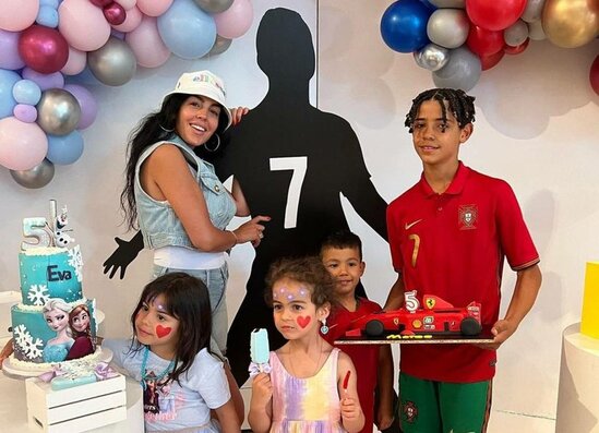 Corcina Ronaldosuz əkizlərinə doğum partisi keçirdi - FOTO/VİDEO