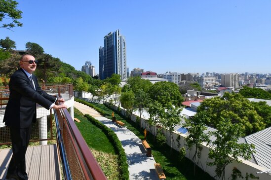 Prezident Bakıda yeni salınmış parkda - FOTOLAR