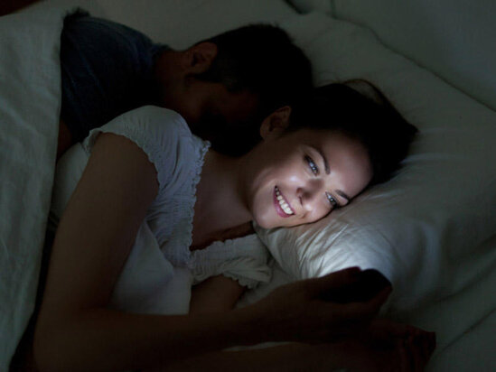 Azərbaycanda qadın əri işdə olan zaman kişini evə saldı - Qardaşı qapını açanda şoka düşdü