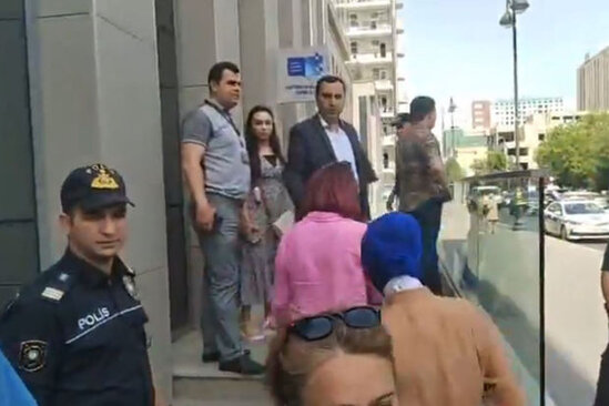 Dövlət İmtahan Mərkəzinin qarşısında etiraz aksiyası - VİDEO