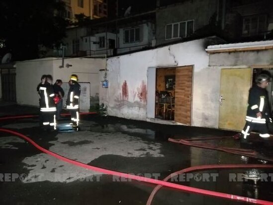 Bakıda ikimərtəbəli binada yanğın olub - YENİLƏNİB + FOTO/VİDEO