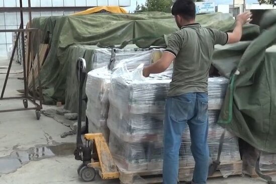 Sərinləşdirici içkilər günün altında saxlanıldı - VİDEO