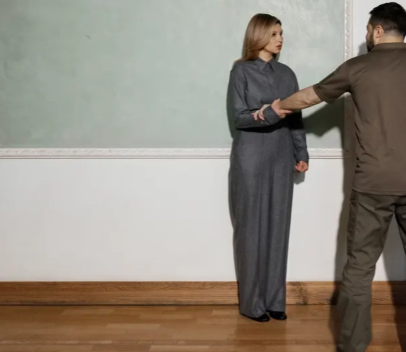 Zelenskinin xanımı: "Yerindən qalxaraq iş paltarını geyinməsi 5 dəqiqə çəkir"