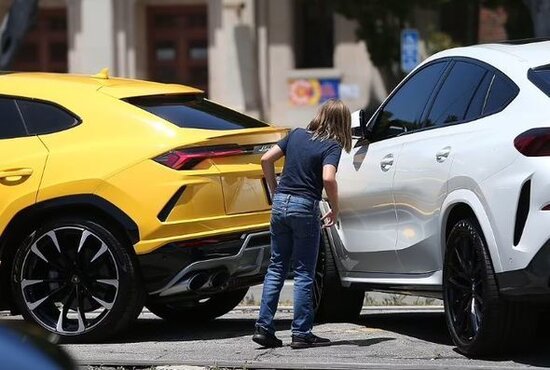 10 yaşlı oğlan "Lamborghini"ni BMW-yə çırpdı – FOTO/VİDEO