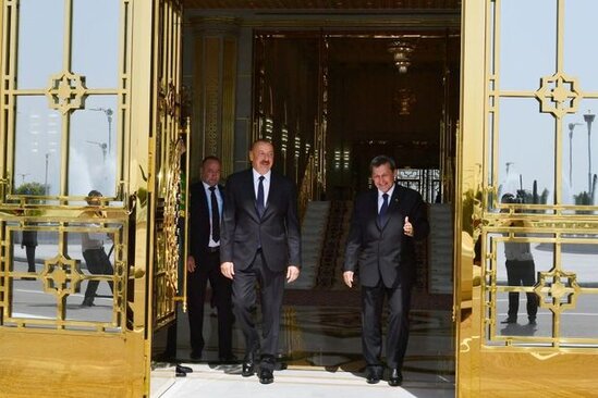 İlham Əliyev Türkmənistanda səfərdədir - FOTO