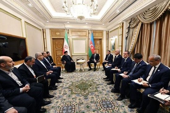 İlham Əliyev Aşqabadda İran prezidenti ilə görüşdü - FOTO