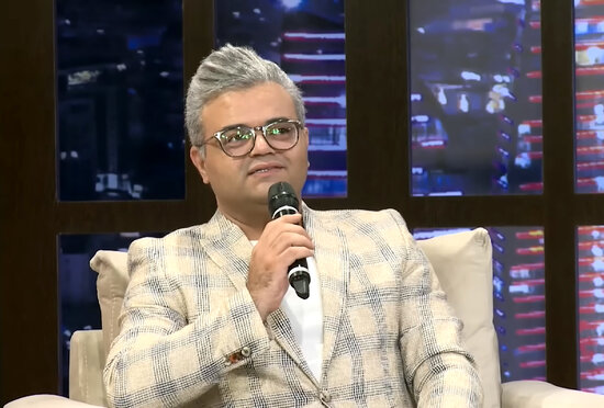 Zaurun efirdən qovduğu müğənni: "O, hamıya yuxarıdan aşağı baxır" - VİDEO