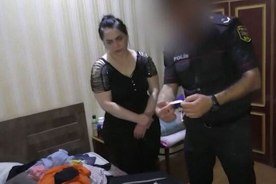 Bakı polisindən əməliyyat: Qadın narkotacir ələ keçdi - FOTO/VİDEO