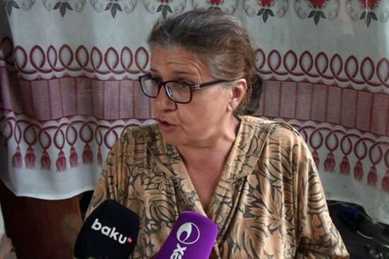 81 yaşlı kişini ütü ilə öldürməkdə günahlandırılan qadın DANIŞDI - VİDEO