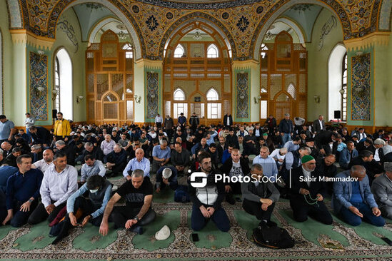 Azərbaycanda bayram namazı qılınıb
