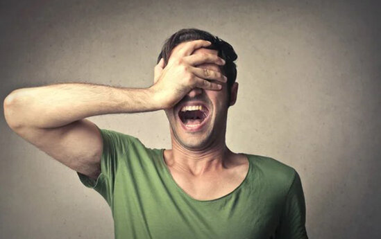 Evində ucadan danışan şəxs həbs edildi