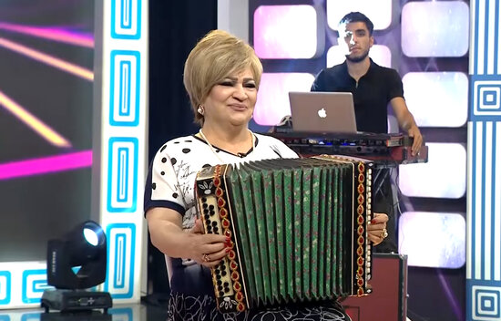 Afaq Bəşirqızının qarmonda möhtəşəm ifası - VİDEO