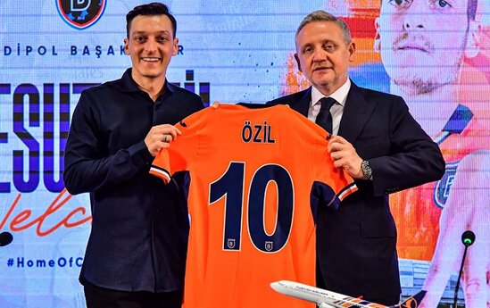 Mesut Özil "Fənərbaxça"dan getdi, bu klubla anlaşdı