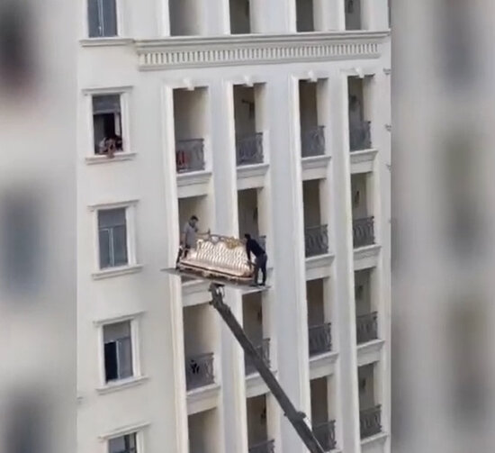 Bakıda ölümlə çilingağac oynayanlar - Divanı 10-cu mərtəbəyə qaldırdılar - VİDEO