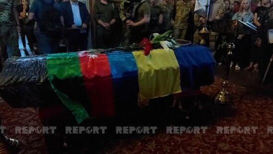 Rusiya-Ukrayna müharibəsində həlak olan azərbaycanlı teleaparıcı dəfn olundu - FOTO