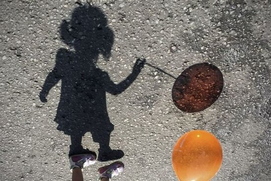 Üç yaşlı qız hovuzda boğularaq ölüb