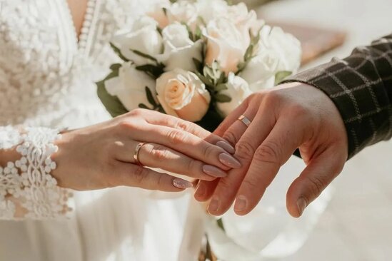 Toyda bəy gəlinə "makiyajın kosmetika vitrininə bənzəyir" dedi, dava düşdü