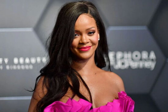Rihanna ana olandan sonra ilk dəfə kamera qarşısına keçdi - FOTO
