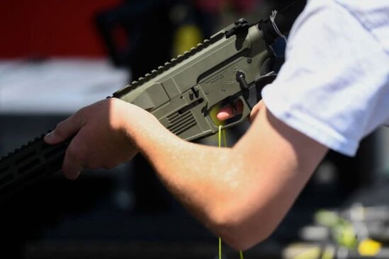 ABŞ məktəblərinə silahlar veriləcək