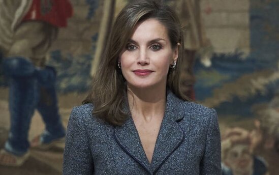 İspaniya kraliçası açıq-saçıq geyiminə görə tənqid olundu - FOTO