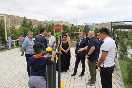 Jurnalistlər üçün inşa edilmiş binanın həyətində abadlıq işləri həyata keçirilib