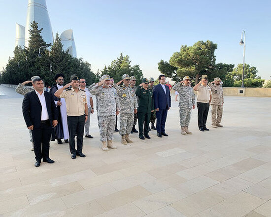 İran hərbi nümayəndə heyəti Şəhidlər xiyabanını ziyarət edib - FOTO