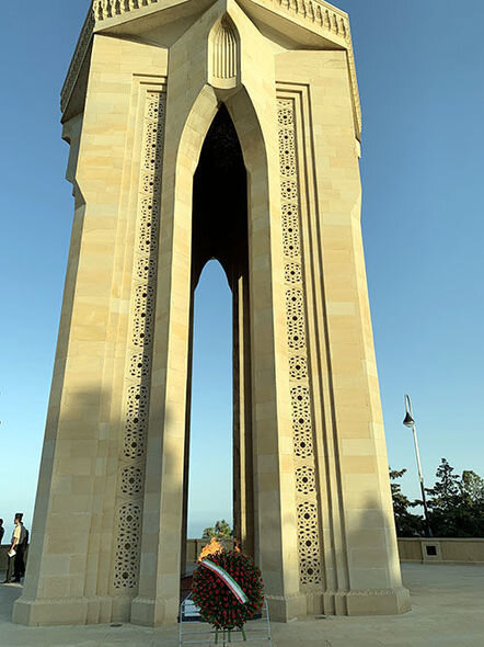 İran hərbi nümayəndə heyəti Şəhidlər xiyabanını ziyarət edib - FOTO