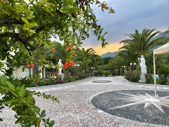 Azərbaycanlı milyonçu İtaliyadakı villasını SATIŞA ÇIXARIB - Təfərrüat + FOTOLAR